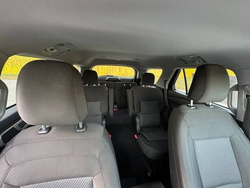 Used 2023 Ford Explorer XLT RWD image 32