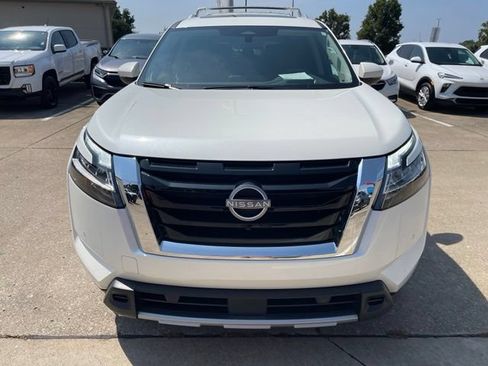 Used 2024 Nissan Pathfinder Platinum w/ Cargo Package AWD/4WD image 5