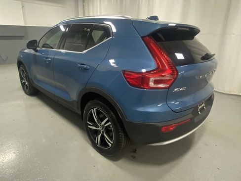 Certified 2025 Volvo XC40 B5 Core image 2