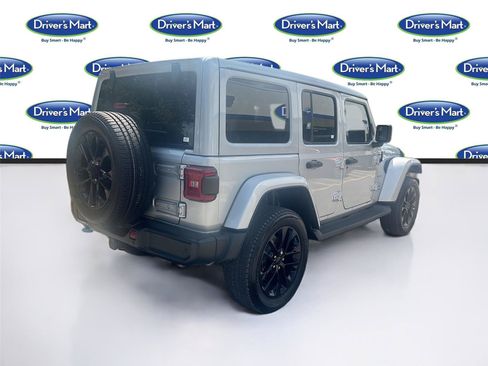 Used 2022 Jeep Wrangler Unlimited Sahara w/ Cold Weather Group AWD/4WD image 7