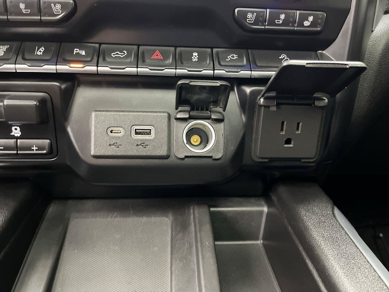Used 2020 GMC Sierra 2500 Denali w/ Denali Ultimate Package AWD/4WD image 28