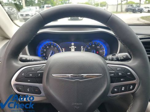 Used 2024 Chrysler Pacifica Touring-L FWD image 20