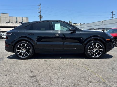 Used 2024 Porsche Cayenne Coupe AWD/4WD image 2