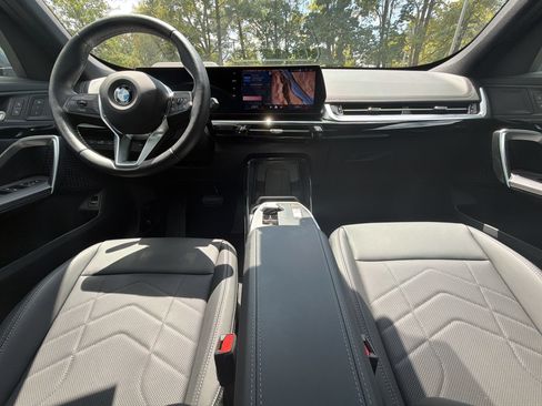 Used 2025 BMW X2 xDrive28i AWD/4WD image 16