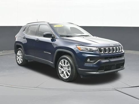 Used 2024 Jeep Compass Latitude AWD/4WD image 19