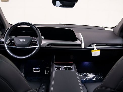 New 2026 Cadillac Vistiq Sport w/ LPO, Floor Liner Package AWD/4WD image 9
