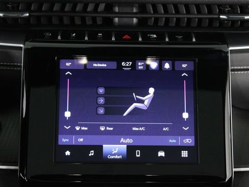 Used 2025 Jeep Grand Cherokee Laredo X RWD image 7