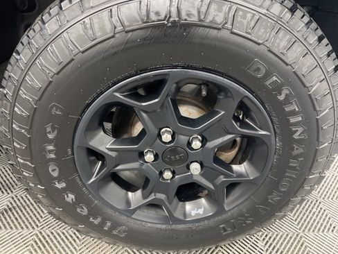 Used 2023 Jeep Wrangler Willys image 9