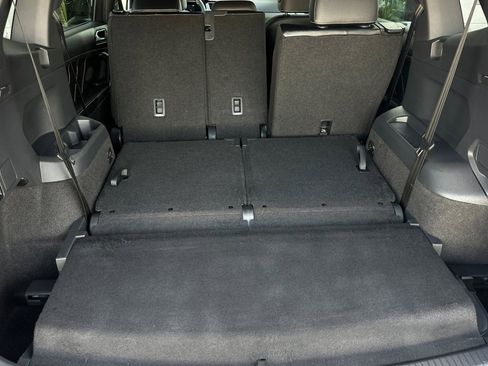 Certified 2022 Volkswagen Tiguan SE R-Line image 16