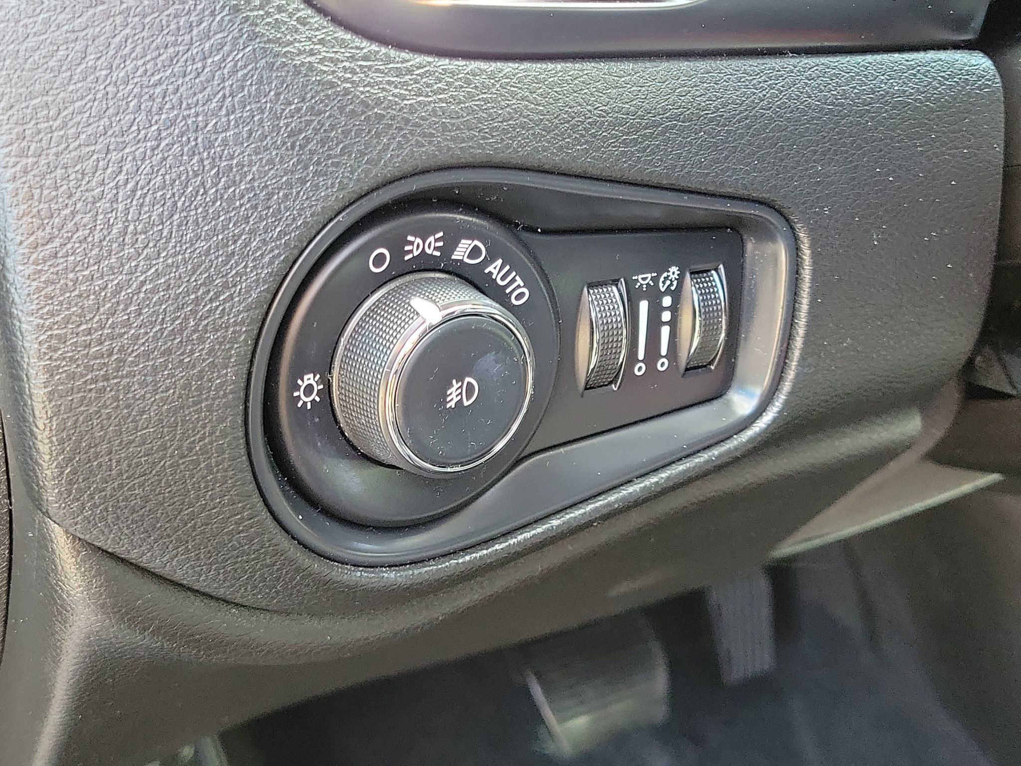 Used 2020 Jeep Renegade Limited AWD/4WD image 10