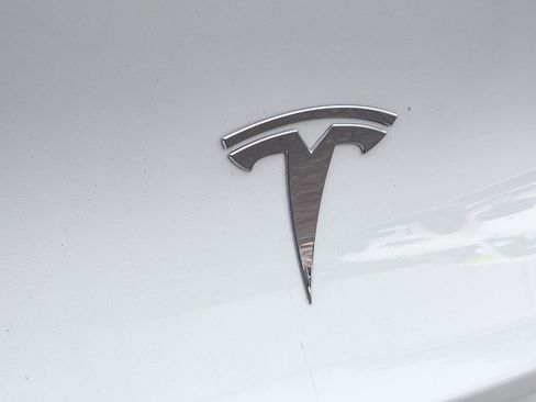 Used 2023 Tesla Model Y Long Range AWD/4WD image 24