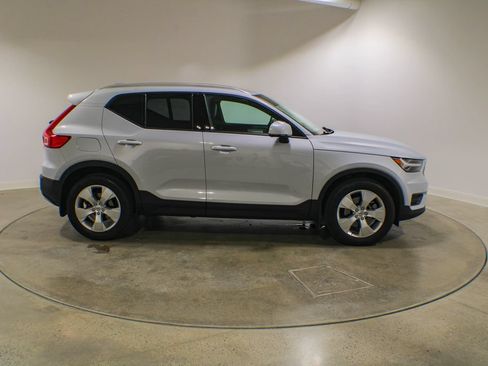 Used 2020 Volvo XC40 T5 Momentum AWD/4WD image 6