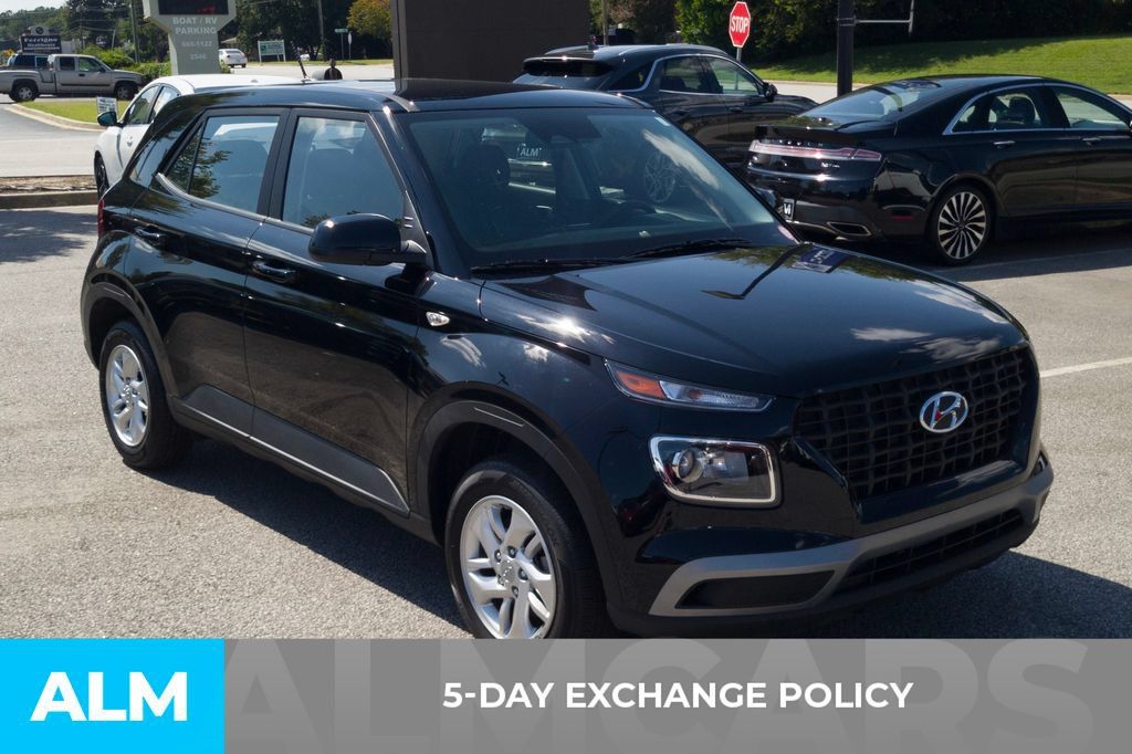 Certified 2026 Hyundai Venue SE FWD image 3