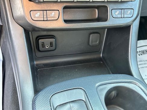 Used 2022 Chevrolet Colorado Z71 w/ Z71 Midnight Edition AWD/4WD image 32