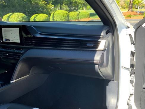 Used 2025 Toyota Camry SE FWD image 18