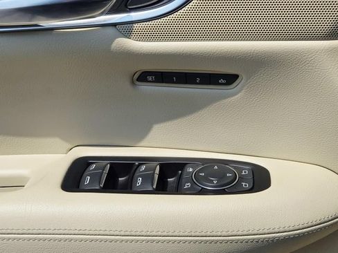 Used 2017 Cadillac XT5 Luxury w/ Driver Awareness Package FWD image 37