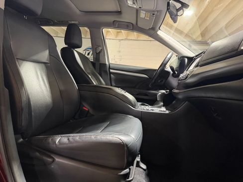 Used 2015 Toyota Highlander XLE AWD/4WD image 10