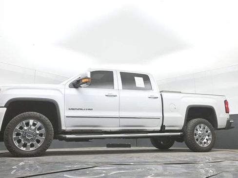 Used 2019 GMC Sierra 2500 Denali w/ Duramax Plus Package AWD/4WD image 30