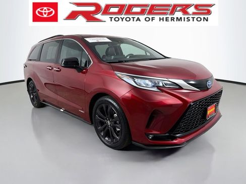 Certified 2021 Toyota Sienna XSE w/ XSE Plus Package FWD image 1