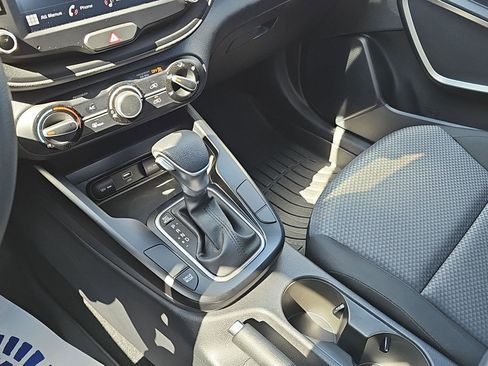 Used 2025 Kia Soul LX w/ LX Technology Package FWD image 11