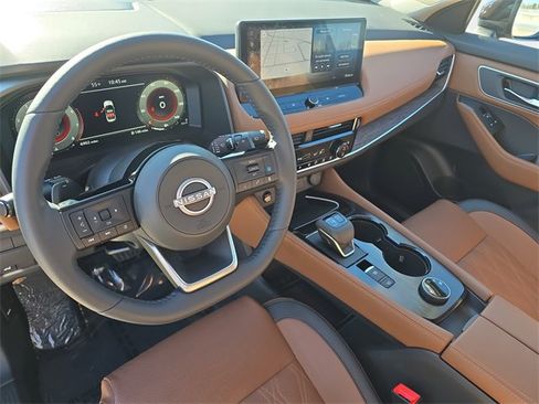 Used 2024 Nissan Rogue Platinum image 19