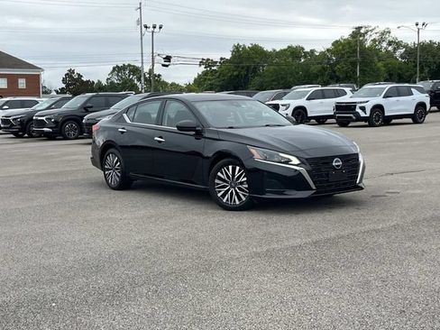 Used 2025 Nissan Altima 2.5 SV FWD image 2