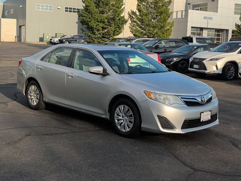 Used 2012 Toyota Camry LE FWD image 2