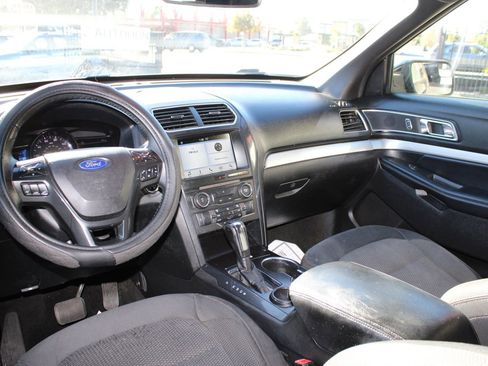 Used 2017 Ford Explorer XLT w/ Equipment Group 201A image 31