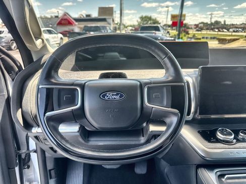 Used 2025 Ford Expedition Max Platinum AWD/4WD image 14