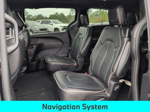 Used 2025 Chrysler Pacifica Limited FWD image 26