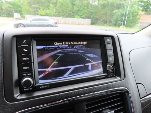 Used 2018 Dodge Grand Caravan SE FWD image 26