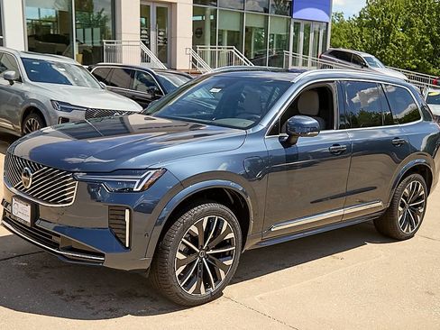 New 2026 Volvo XC90 T8 Plus w/ Protection Package Premier AWD/4WD image 7