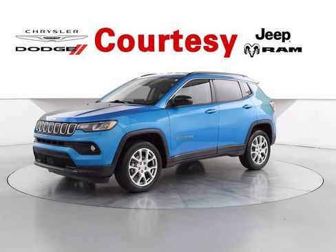 Certified 2022 Jeep Compass Latitude image 9