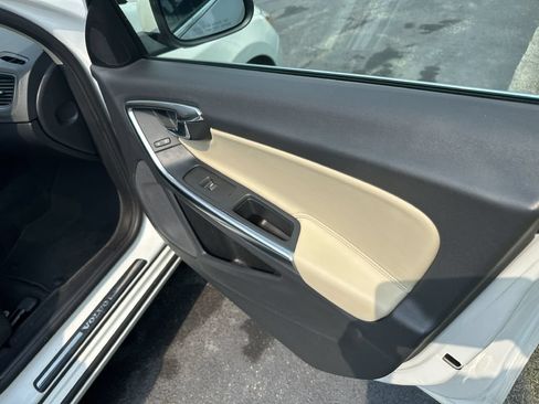 Used 2017 Volvo V60 T5 Premier w/ Convenience Package FWD image 23