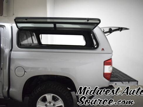 Used 2020 Toyota Tundra SR5 w/ SR5 Convenience Package AWD/4WD image 28