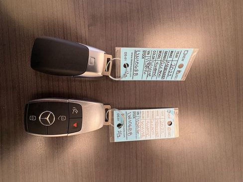 Used 2022 Mercedes-Benz GLC 300 4MATIC SUV image 57