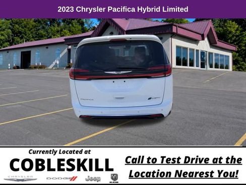 Used 2023 Chrysler Pacifica Limited FWD image 5