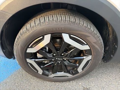 Used 2025 Kia Telluride EX w/ EX Captain's Chair Package image 16