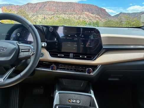 New 2026 Chevrolet Equinox ACTIV AWD/4WD image 14