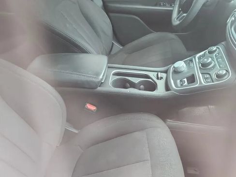 Used 2015 Chrysler 200 Limited FWD image 5