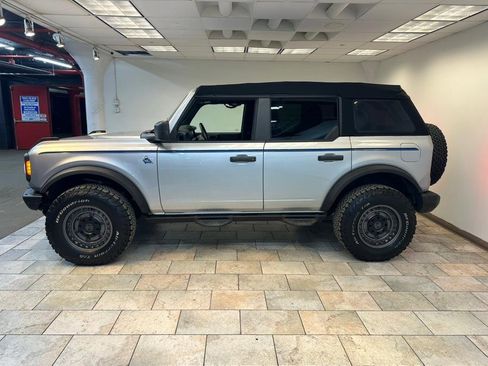 Used 2022 Ford Bronco Black Diamond image 5