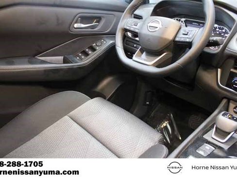 Certified 2025 Nissan Rogue SV image 10