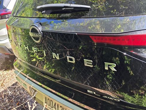 Used 2024 Nissan Pathfinder SL AWD/4WD image 5