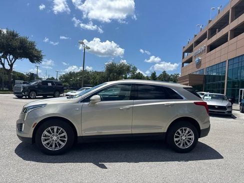 Used 2017 Cadillac XT5 FWD image 2