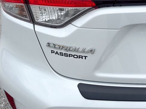 Used 2024 Toyota Corolla SE w/ Convenience Package FWD image 13