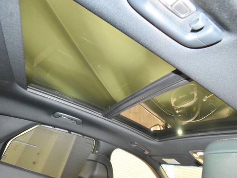 Used 2022 Genesis GV70 2.5T w/ Advanced Package image 17