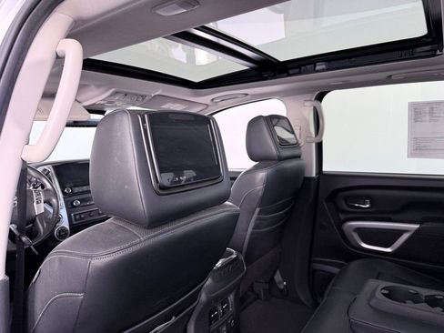 Used 2020 Nissan Titan SL w/ Moonroof Package image 25