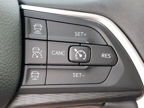 Used 2023 Jeep Grand Cherokee Laredo w/ Luxury Tech Group I AWD/4WD image 13