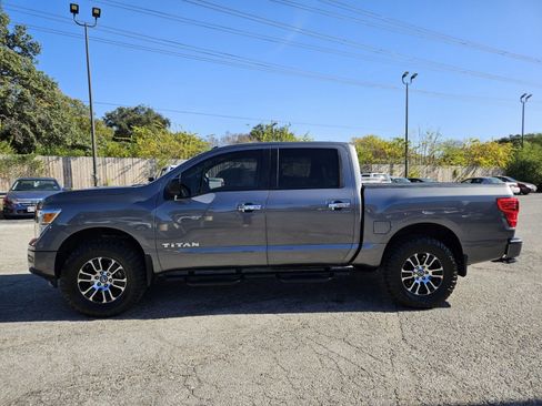 Used 2021 Nissan Titan SV w/ SV Convenience Package image 7