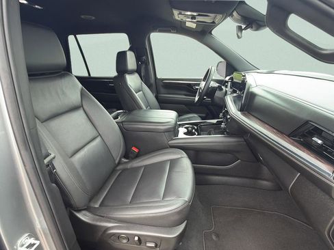 Used 2025 Chevrolet Tahoe LT RWD image 11